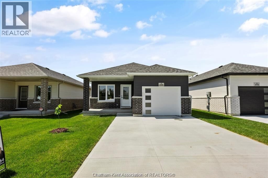 Property Photo:  240 Ironwood Trail  ON N7M 0V6 