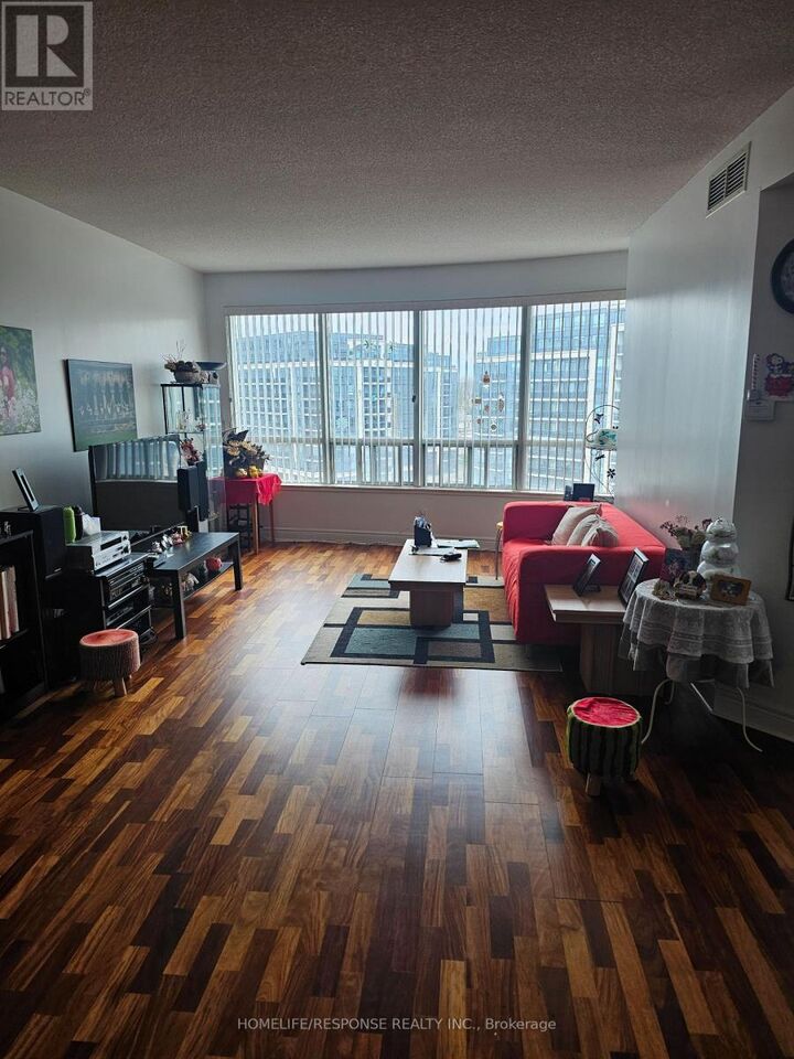 Property Photo:  48 Suncrest Boulevard 1011  ON L3T 7Y5 