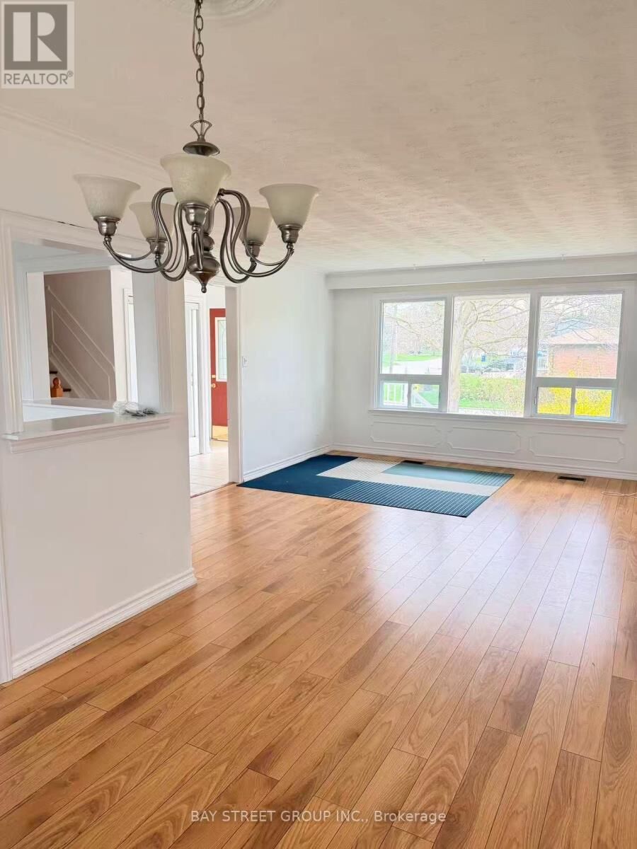 Property Photo:  395 Loretta Crescent  ON L4A 7G3 