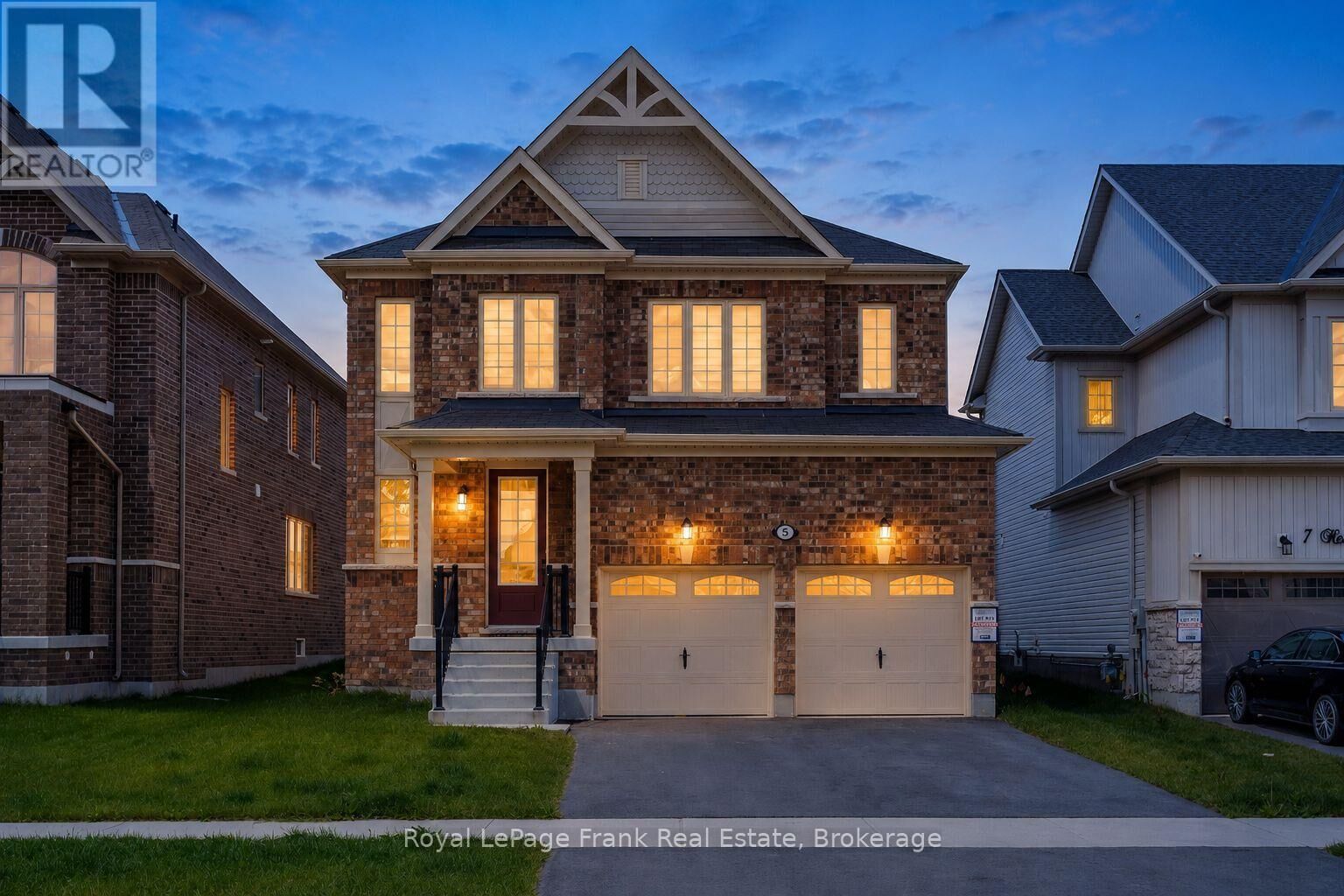 Property Photo: 5 Hennessey Crescent ON K9V 0P3