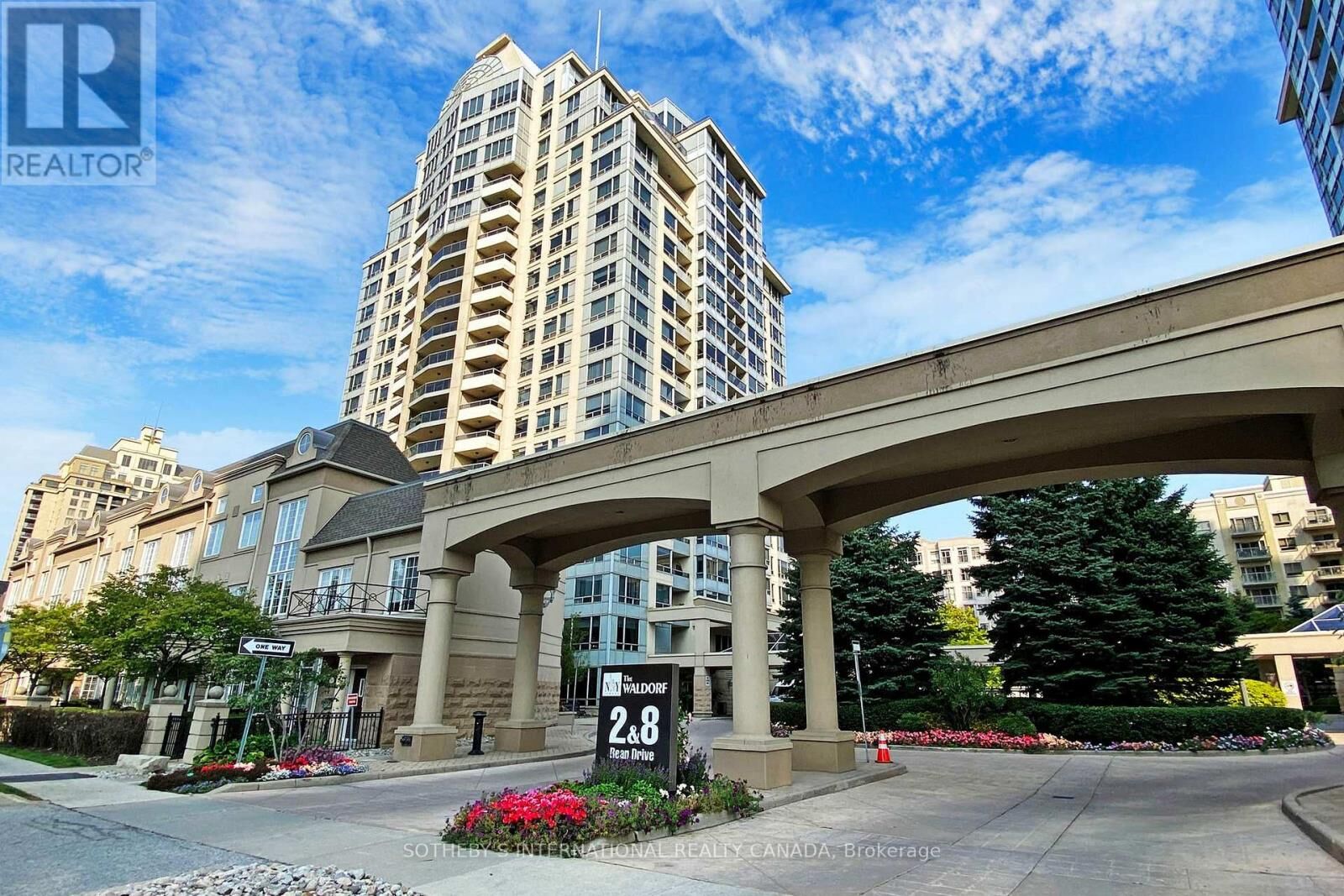 Property Photo: 2 Rean Drive 1310 ON M2K 3B8