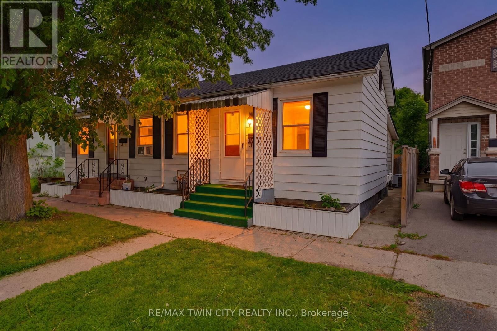 Property Photo:  12 Marlborough Street  ON N3T 2R8 