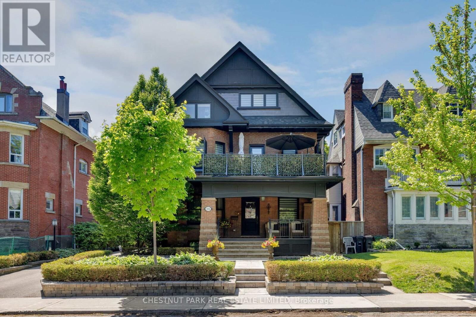 Property Photo:  386 Palmerston Boulevard  ON M6G 2N6 