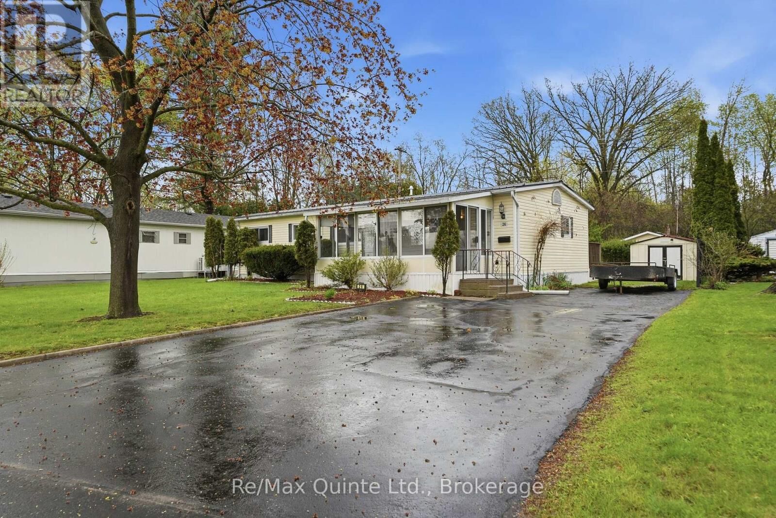Property Photo:  26 Linden Boulevard  ON K8N 5W9 