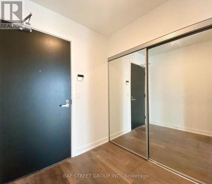 Property Photo: 501 Yonge Street 2709 ON M4Y 0G8