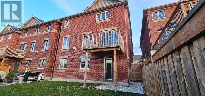 Property Photo:  95 Bonnieglen Farm Boulevard  ON L7C 2J3 