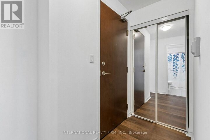 Property Photo:  3391 Bloor Street West 1011  ON M8X 1G3 