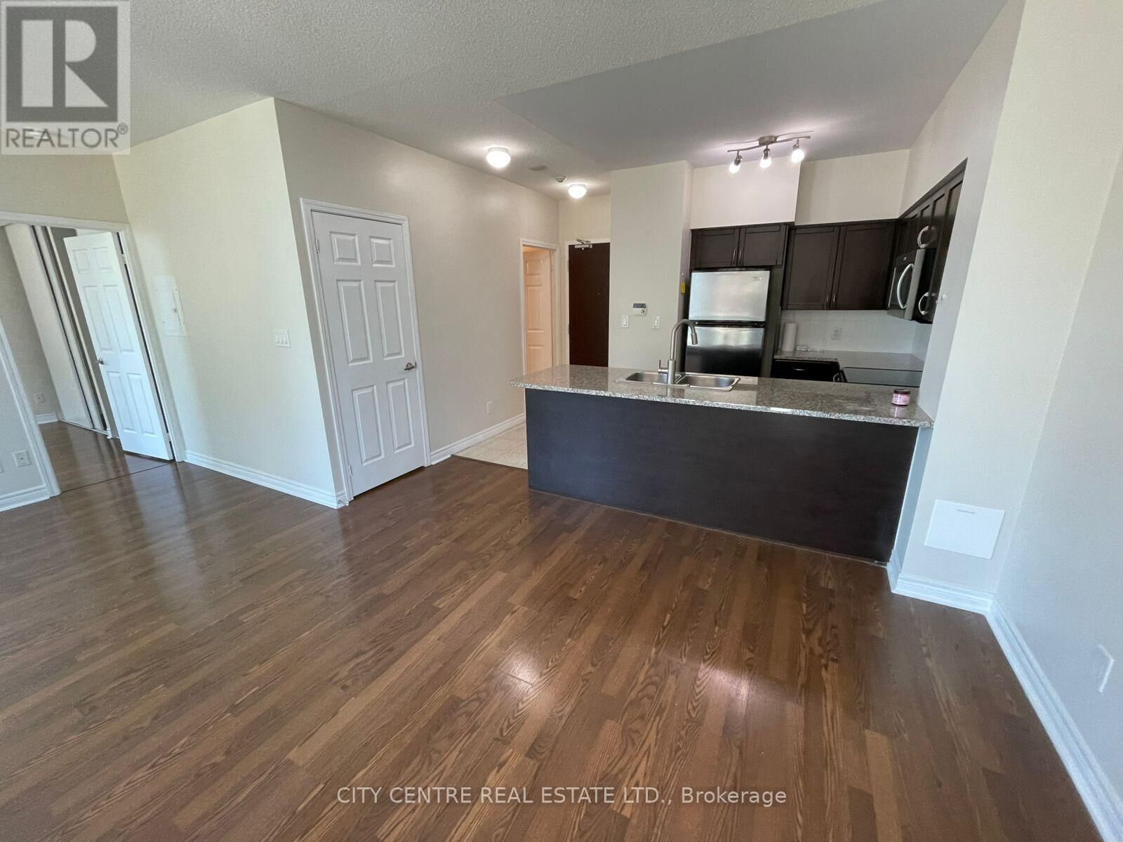 Property Photo: 208 Enfield Place 702 ON L5B 0G8