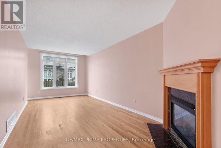 Property Photo: 211 Station Boulevard 7 ON K1G 6P2