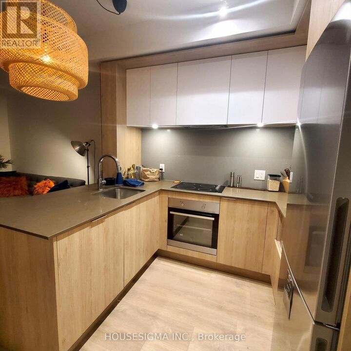 Property Photo:  225 Sumach Street 2606  ON M5A 0P5 
