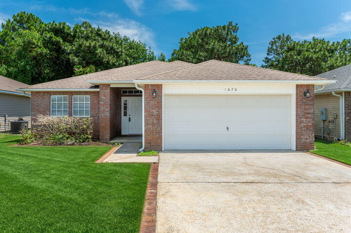 Property Photo: 2070 Catline Circle FL 32566