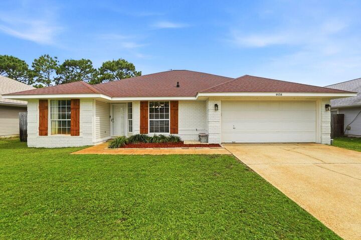 Property Photo: 9538 Parker Place Drive FL 32566