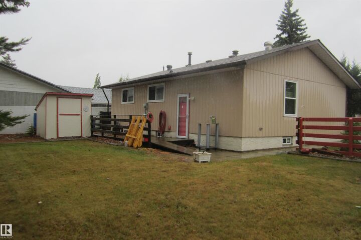 Property Photo: 3814 37 Avenue AB T9E 6G2