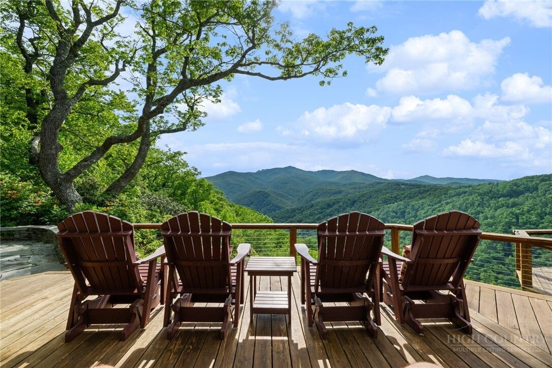 Property Photo: 1008 Old Johns River Road NC 28605