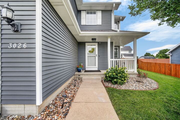 Property Photo: 3026 E Porter Avenue IA 50320