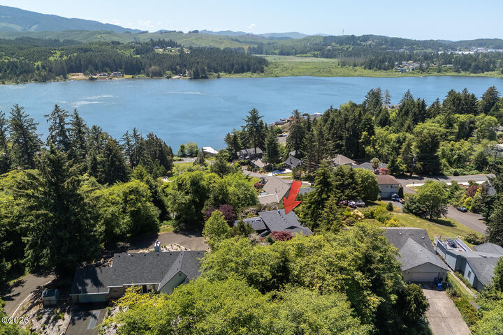 Property Photo:  1626 NE Regatta Way  OR 97367 