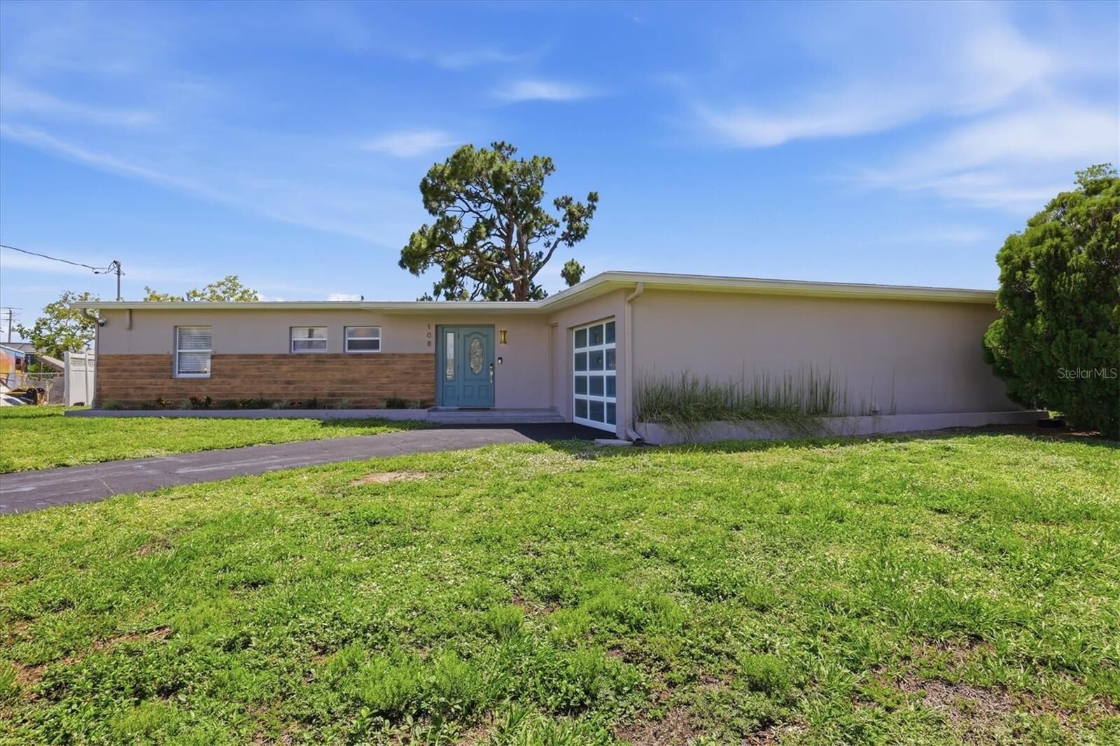 Property Photo:  108 Buckeye Avenue NW  FL 33952 