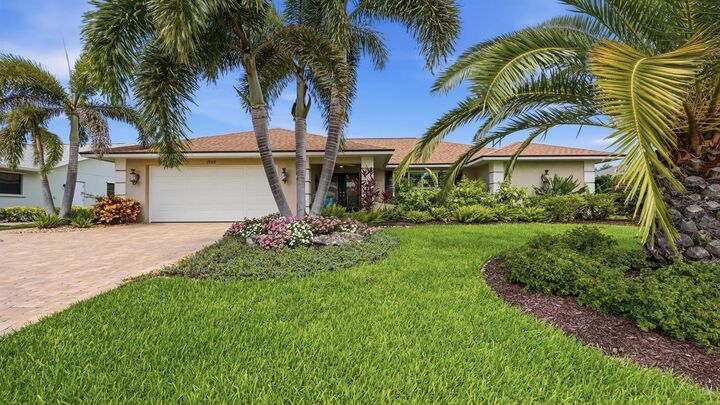 Property Photo: 1929 Pebble Beach Court FL 34293