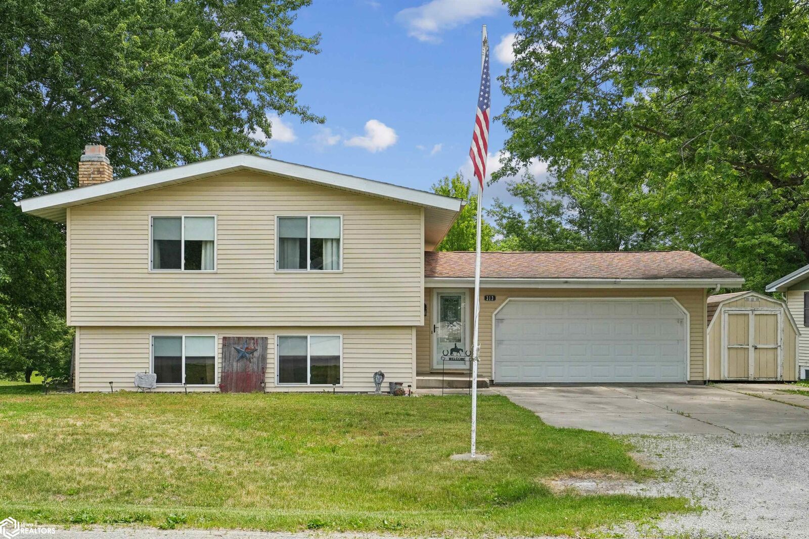 Property Photo:  313 Terrace Lane  IA 50171 