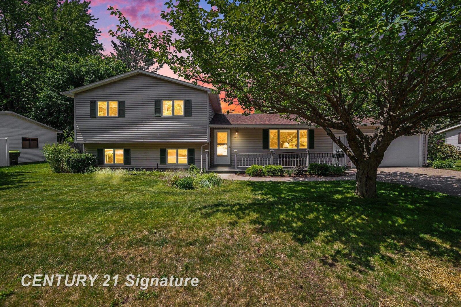 Property Photo:  4403 Robinhood Terrace  MI 48642 