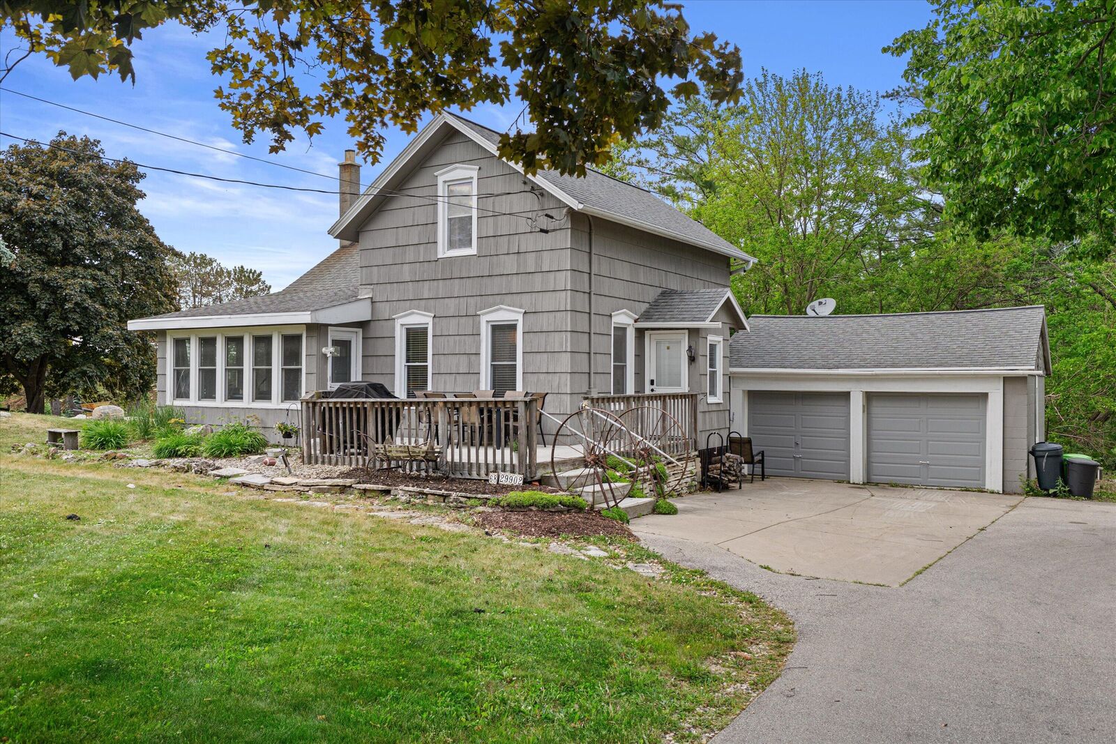 Property Photo:  N68w29902 Hartling Rd  WI 53029 