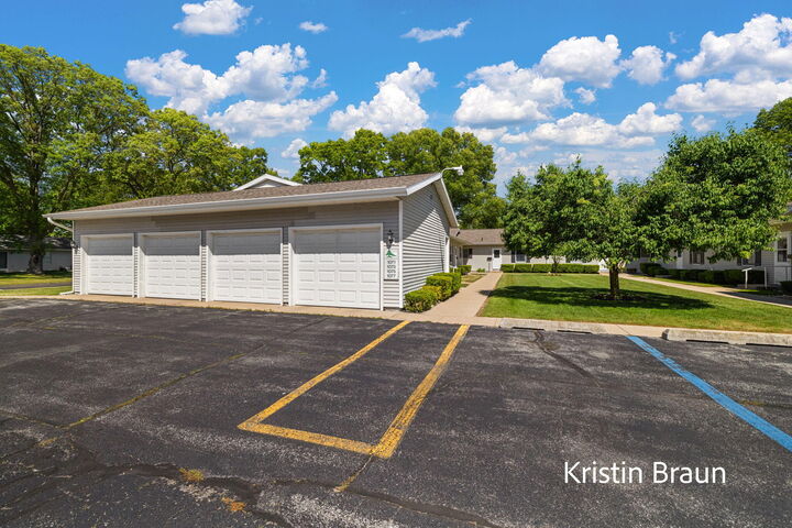 Property Photo: 1075 Walnut Grove Drive MI 49441