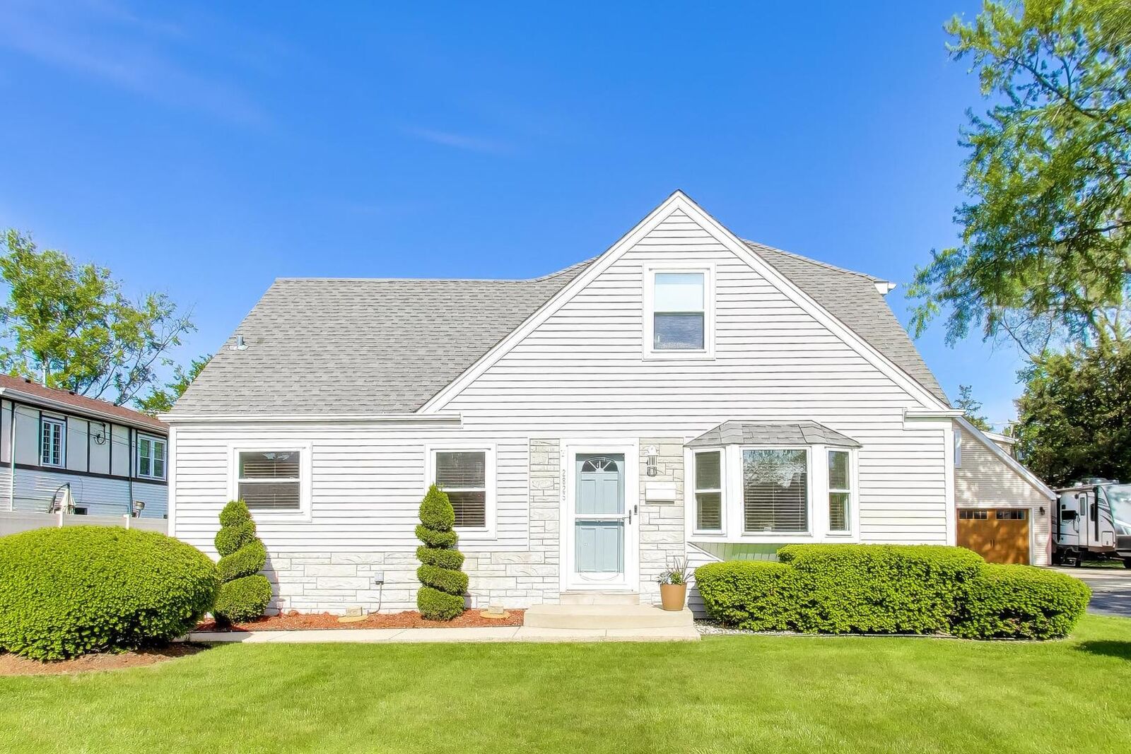 Property Photo:  2825 Eisenhower Drive  IL 60018 