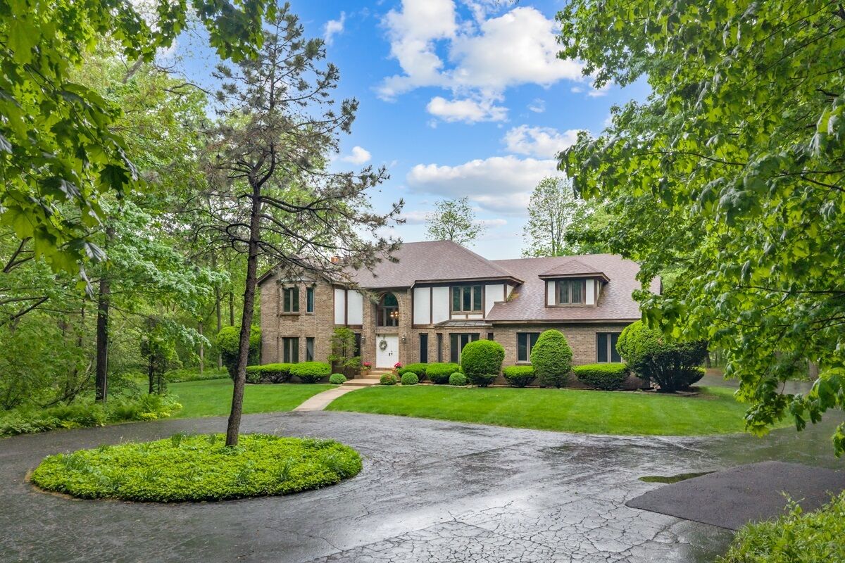 Property Photo: 8N258 Brierwood Lane IL 60124