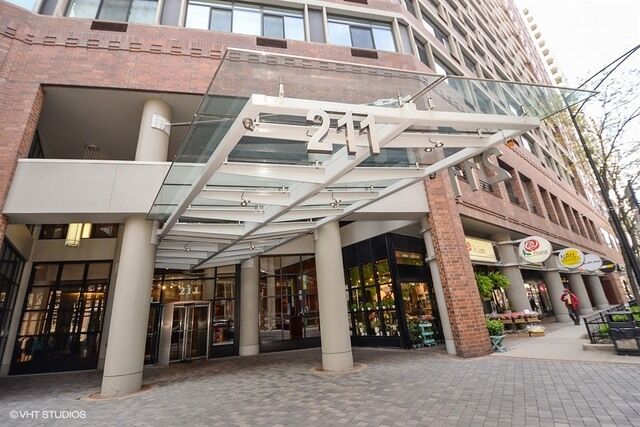 Property Photo: 211 E Ohio Street 2207 IL 60611