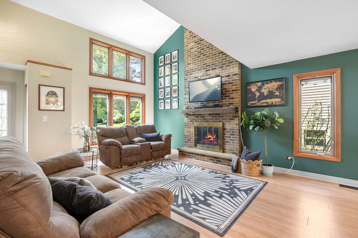 Property Photo:  591 Roosevelt Court  IL 60030 