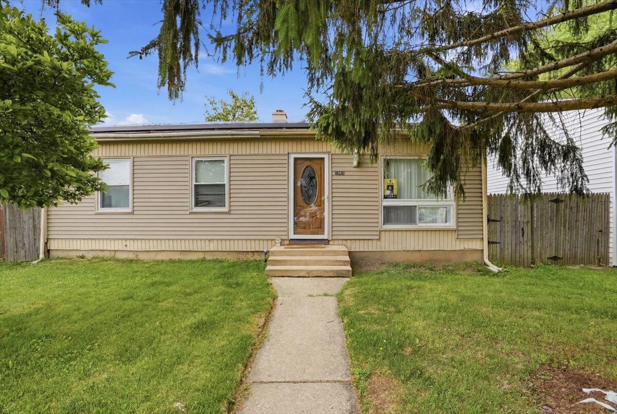 Property Photo: 2042 Gideon Avenue IL 60099