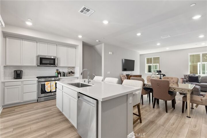 Property Photo: 1472 W Sunrise Lane CA 90732