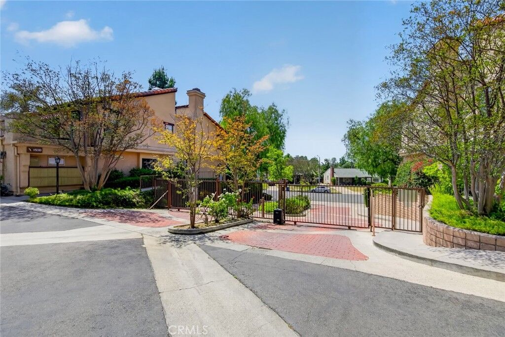 Property Photo: 1812 S Marengo Ave 10 CA 91803