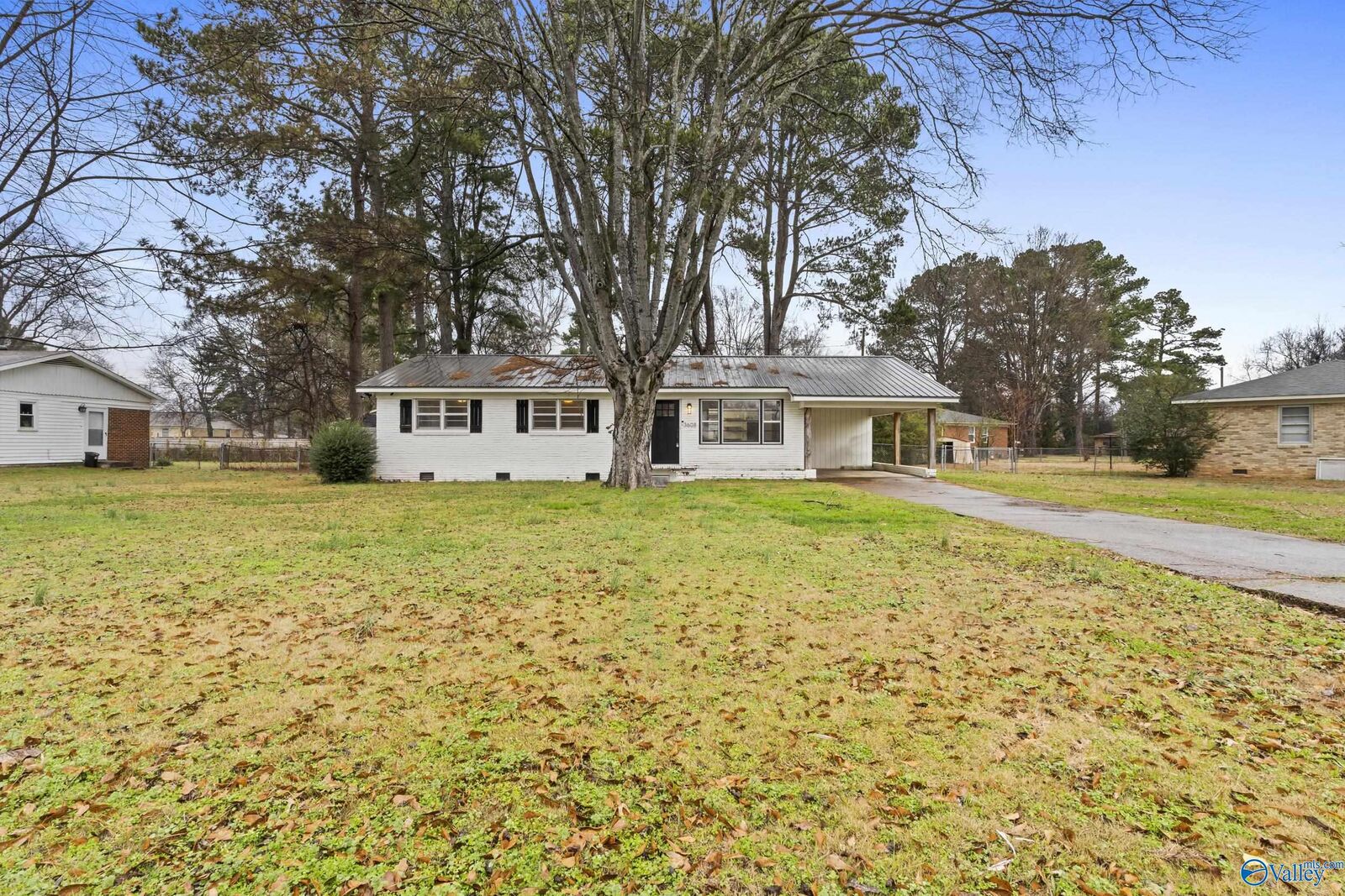 Property Photo: 3608 Crestmore Avenue NW AL 35816