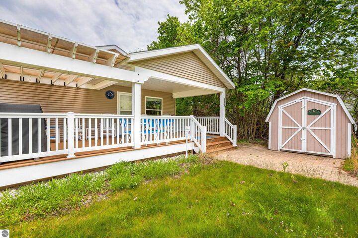 Property Photo: 925 Hall Avenue MI 49635