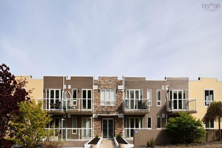607 200 Crown Drive — photo 1