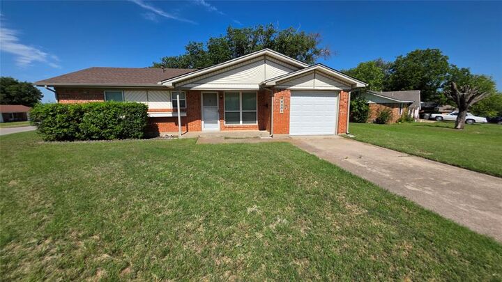Property Photo: 6251 Shadydell Drive TX 76135