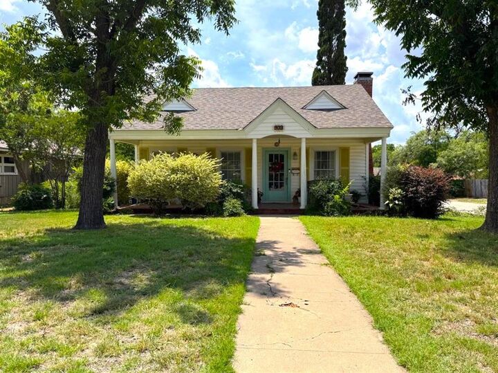 Property Photo: 902 Grand Avenue TX 79605