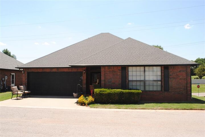 Property Photo:  1229 N Canyon Way  OK 73044 