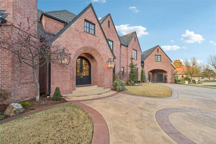 Property Photo: 1401 Oak Tree Drive OK 73025