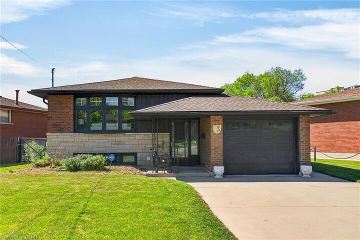 83 Riverdale Drive — photo 1