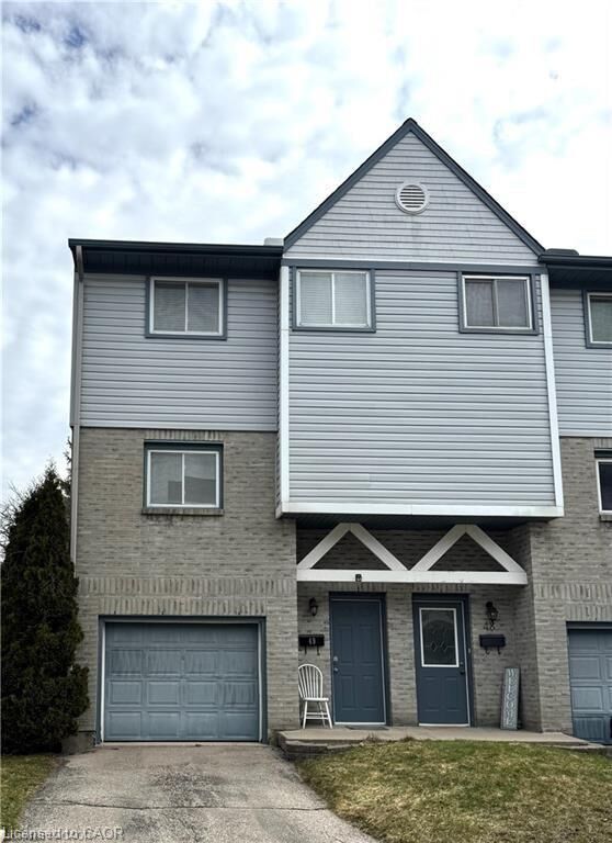 Property Photo: 589 Beechwood Drive 49 ON N2T 2K9
