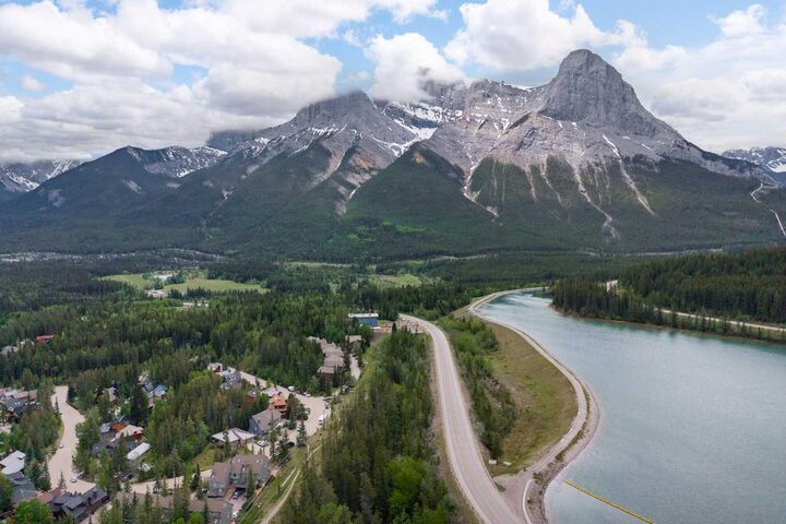 Property Photo: 1061 Evergreen Circle 1 AB T1W 2R2