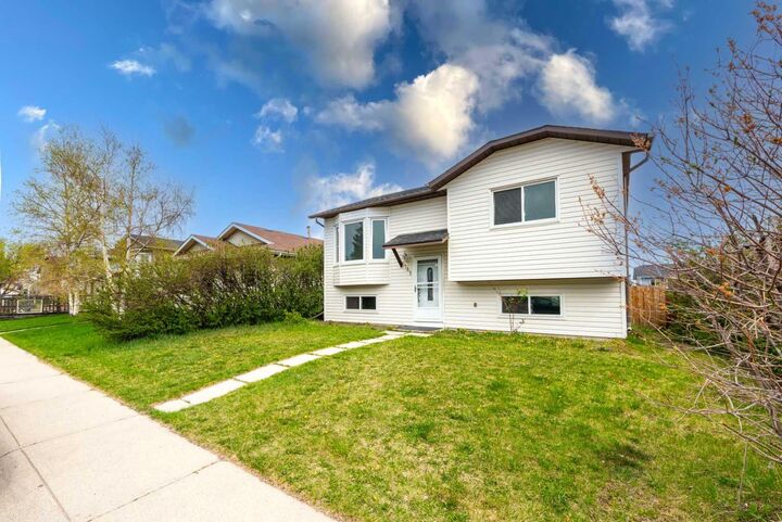 Property Photo: 141 Falshire Close NE AB T3J 3A2