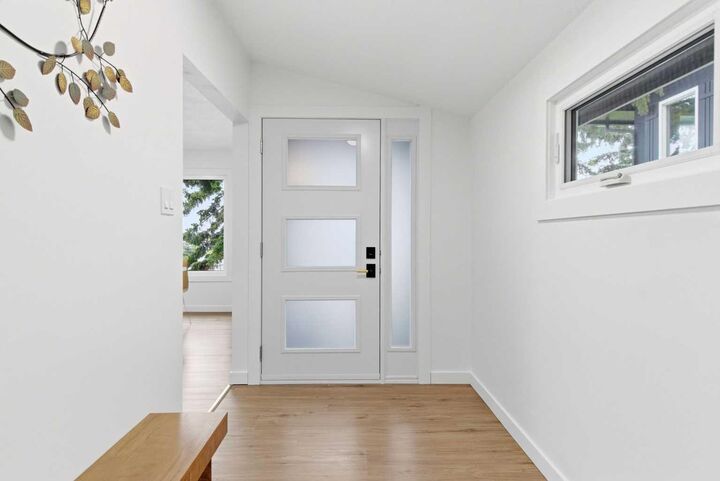 Photo de la propriété:  3615 1 Street NE  AB T2E 3L8 