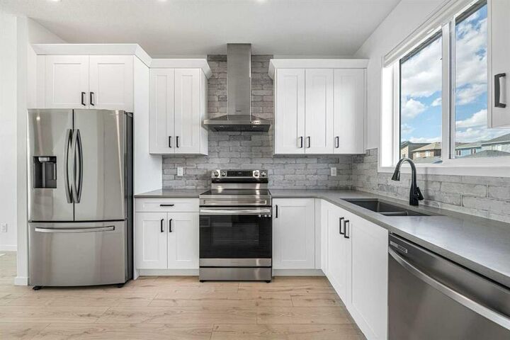 Photo de la propriété:  260 Belmont Boulevard SW  AB T2X 4W6 