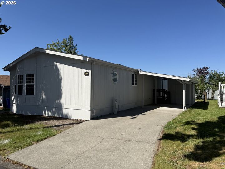 Property Photo:  4682 SE 134th Dr  OR 97236 