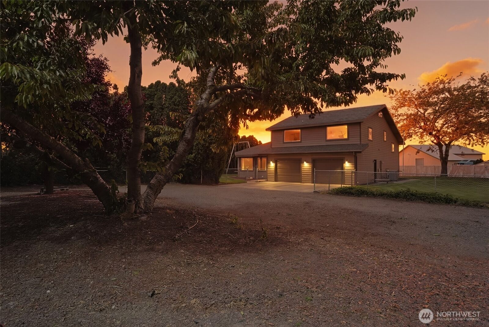 Property Photo:  1914 SE Rd N  WA 98837 