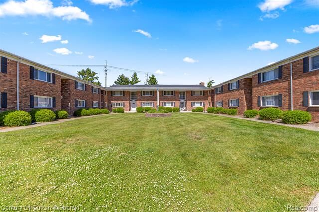Property Photo:  31831 Grand River Avenue 86  MI 48336 