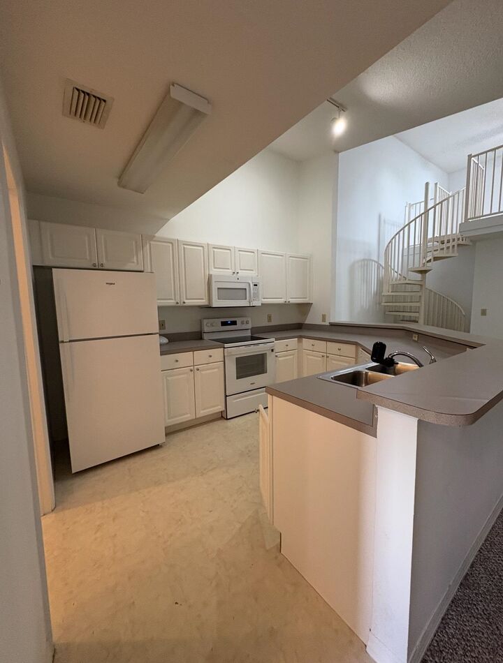 Property Photo:  17201 Harbour Vista Cir  FL 32080 